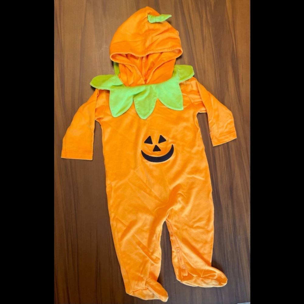 Kissy kissy pumpkin costume